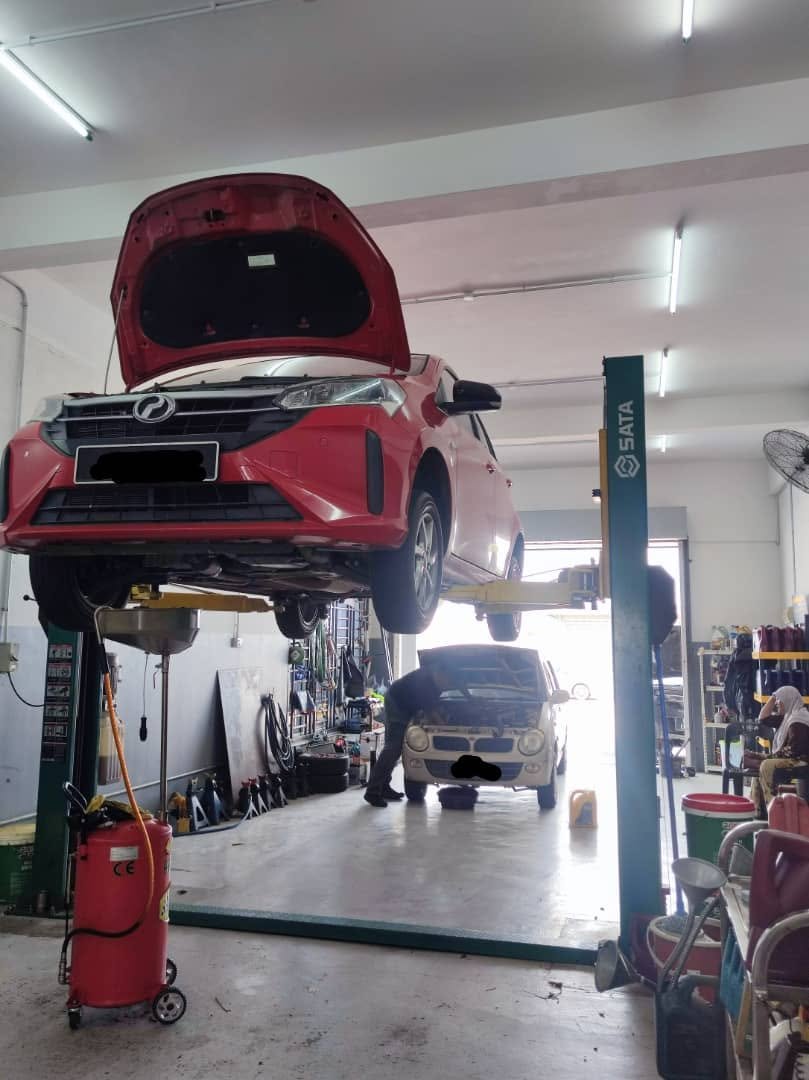 Inside Haadi Auto Service
